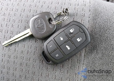 2008 Toyota Corolla Ce z USA, uszkodzony, nr VIN 2T1BR32E18C862606